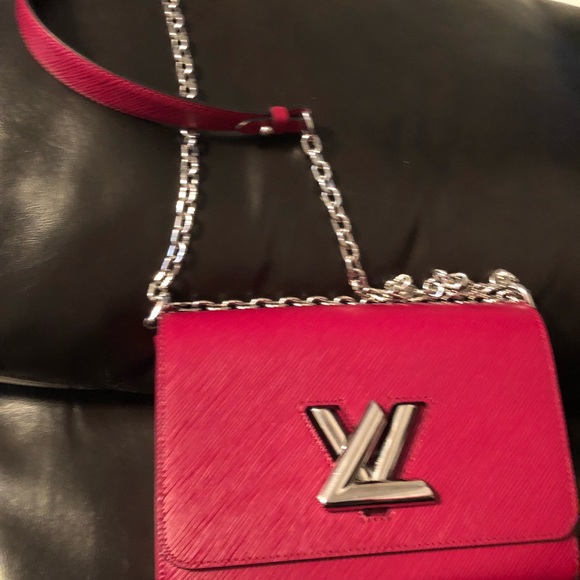 Louis Vuitton Handbags - Louis Vuitton twist MM Rarely used